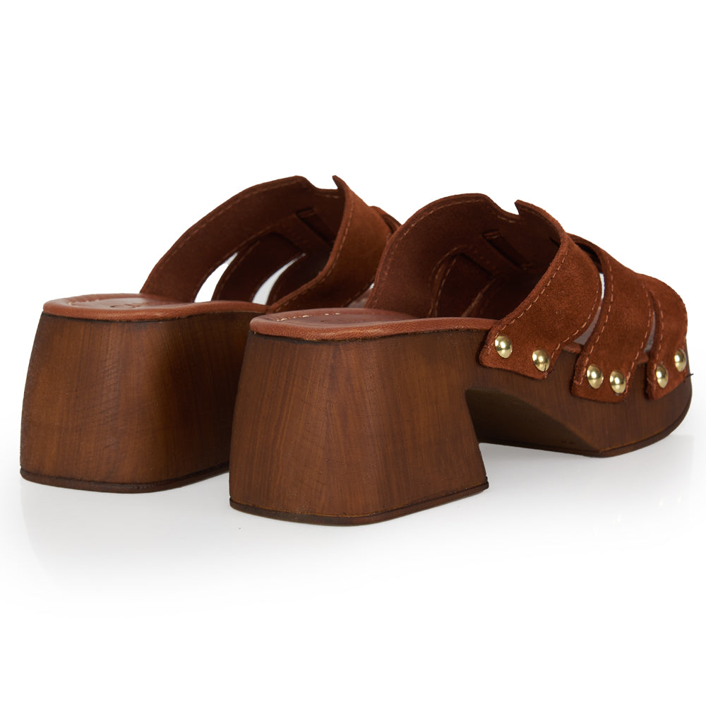 Sabot à plateforme clouté en daim marron