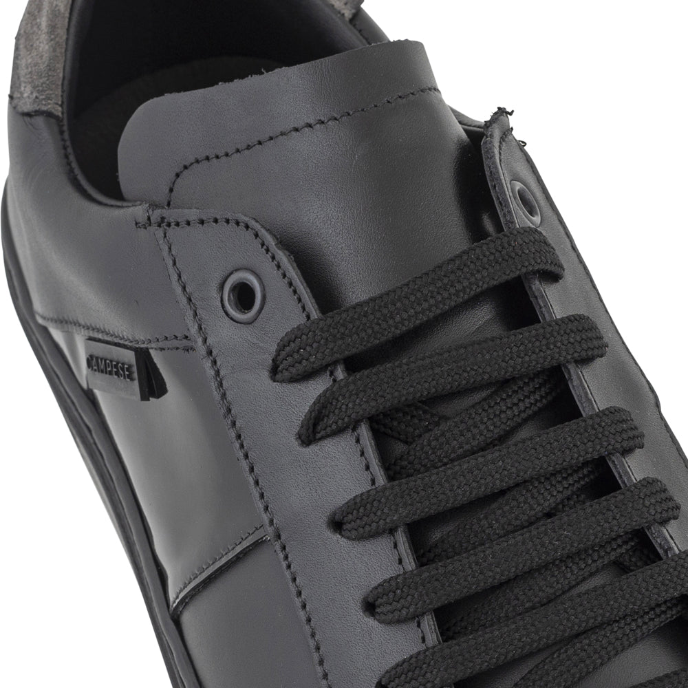 Sneakers in pelle nera inserto vernice