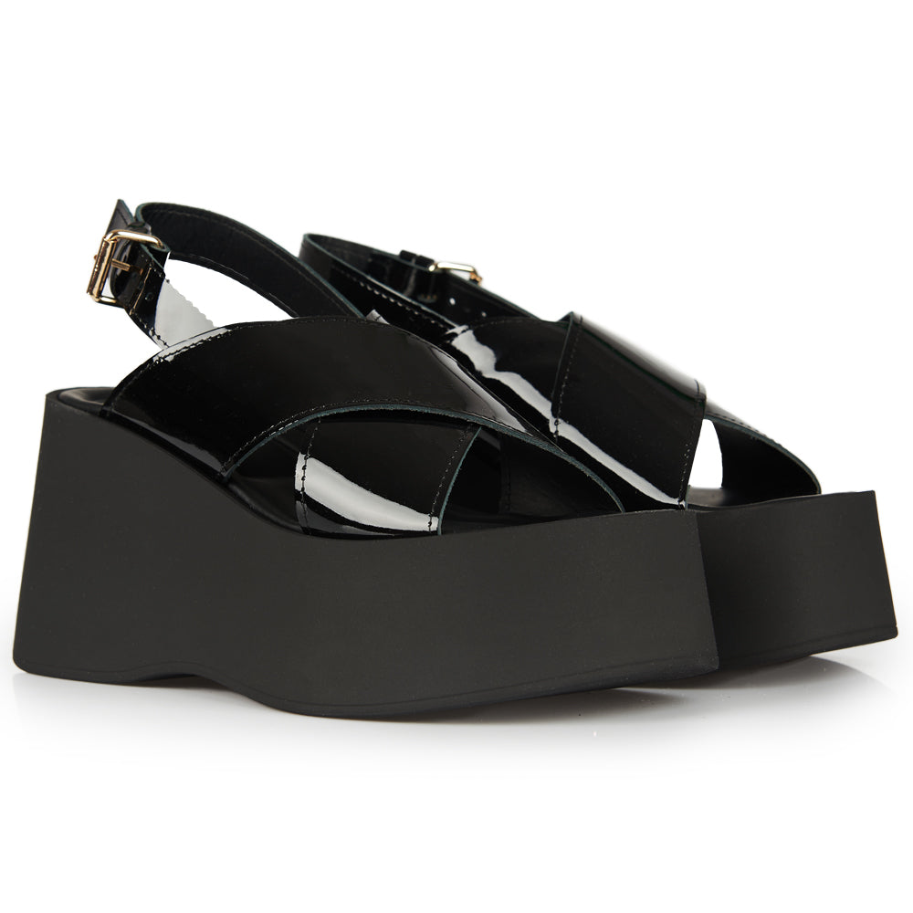 Sandales compensées noires vernies