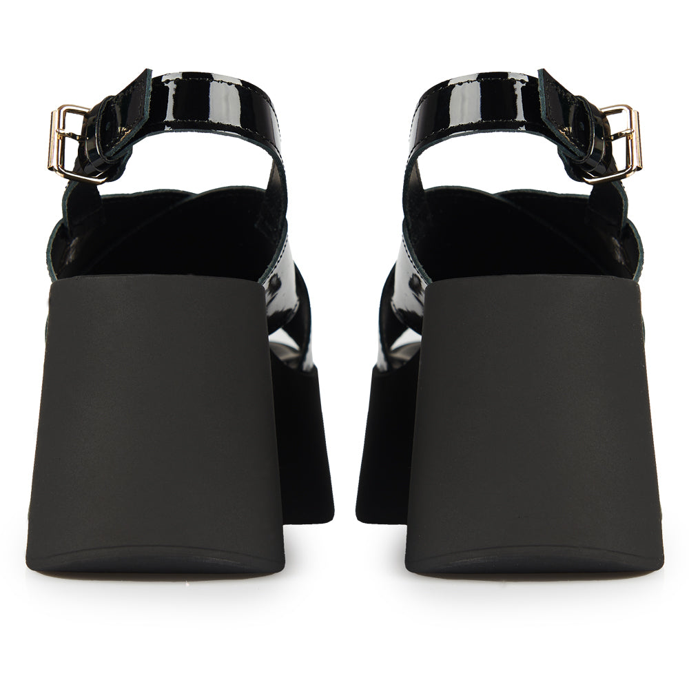 Sandales compensées noires vernies