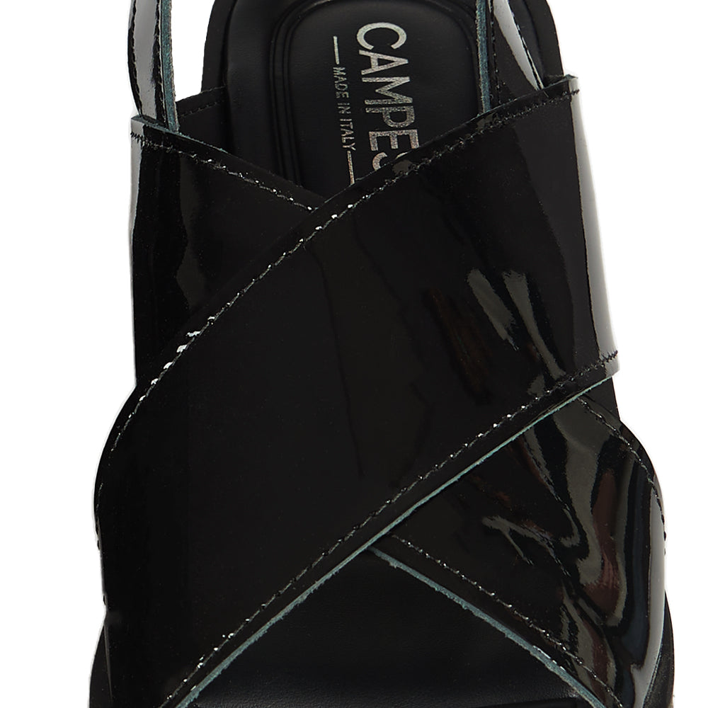 Sandales compensées noires vernies