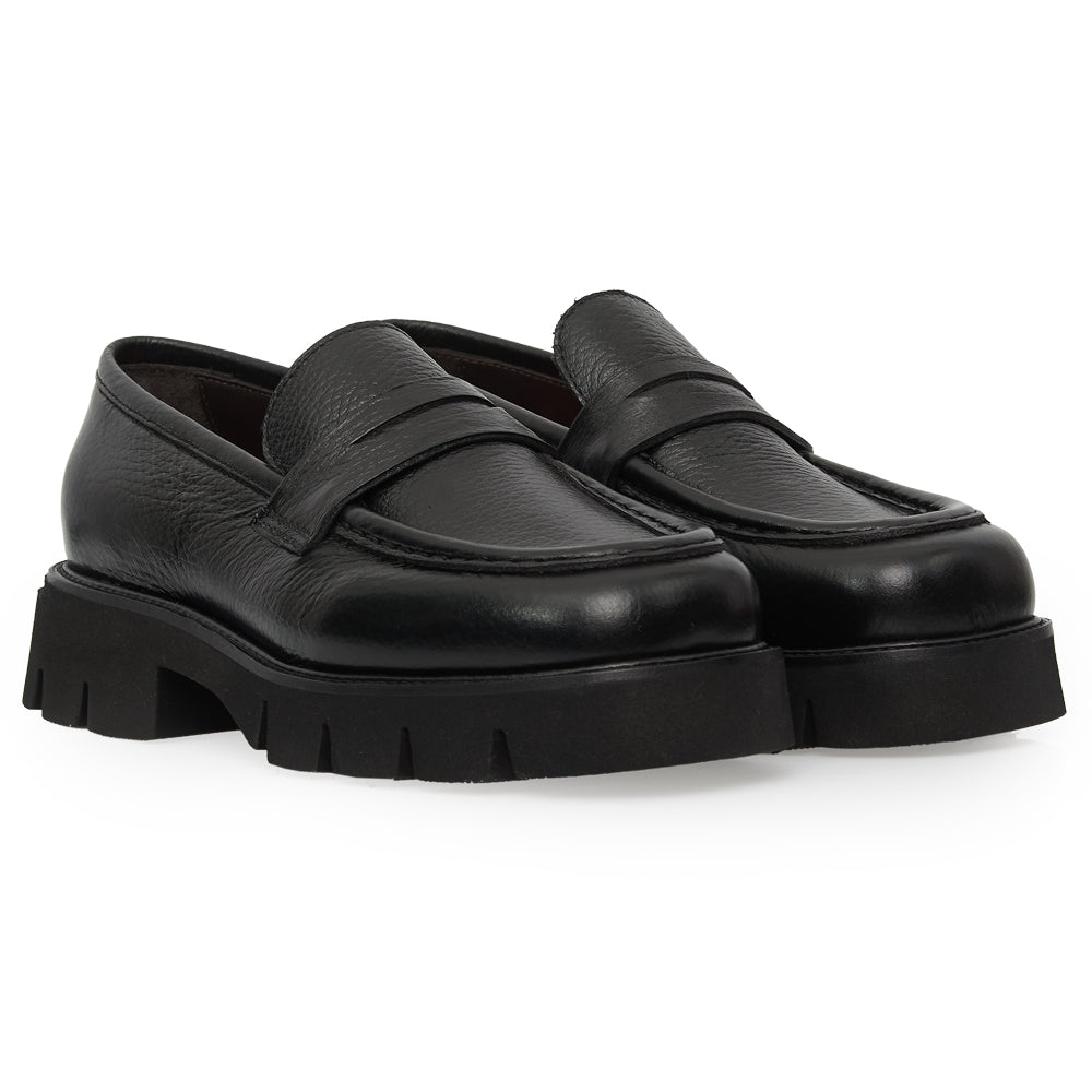 Mocassino Penny Loafer in Pelle Martellata Nera con Suola Chunky Lug
