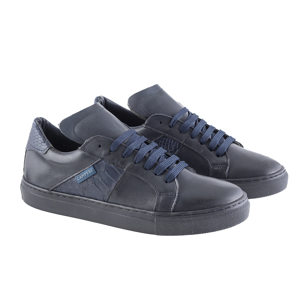 Sneakers in pelle nera con inserti blu