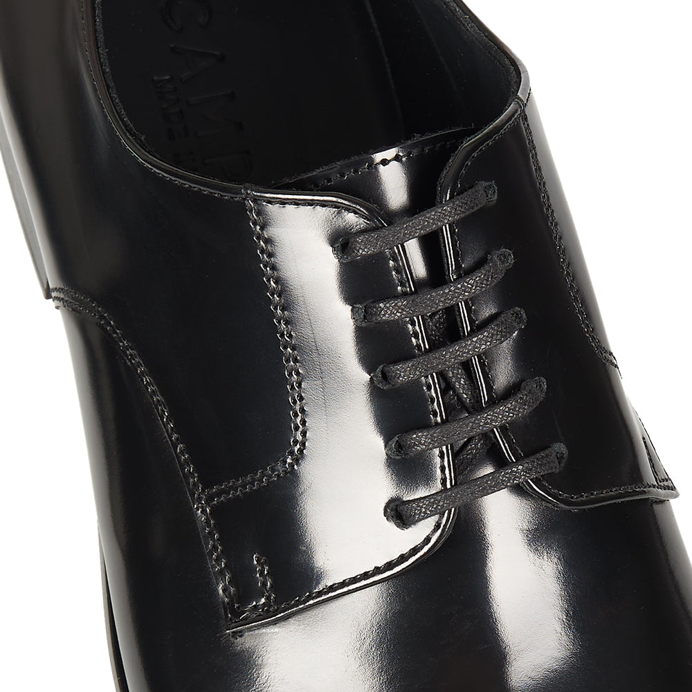 Derby élégante en cuir noir brossé