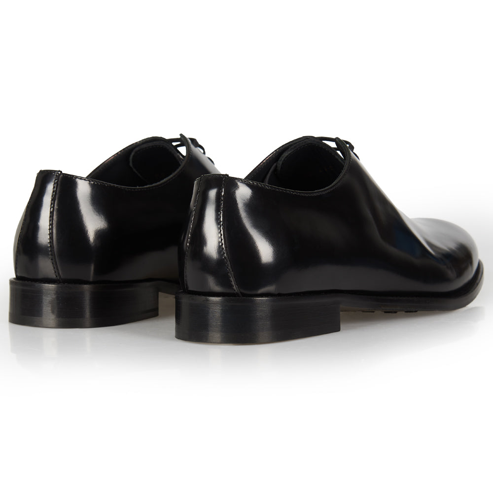 Elegant Richelieu in black brushed leather