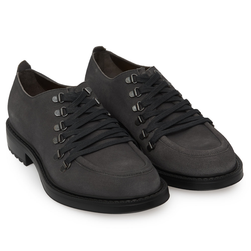 Scarpa Stringata Sportiva in Camoscio Grigio Antracite con Suola Roccia