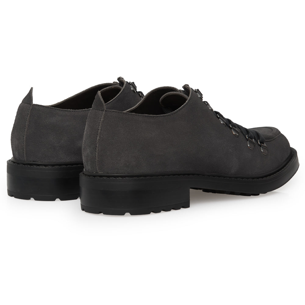 Scarpa Stringata Sportiva in Camoscio Grigio Antracite con Suola Roccia