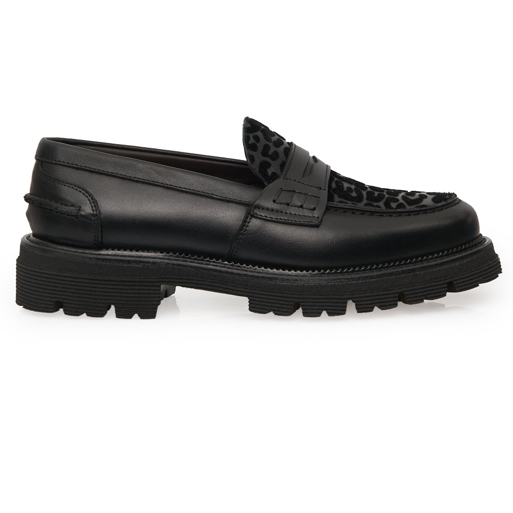 Penny Loafer in Black Leather with Leopard-Print Insole and Lug Sole