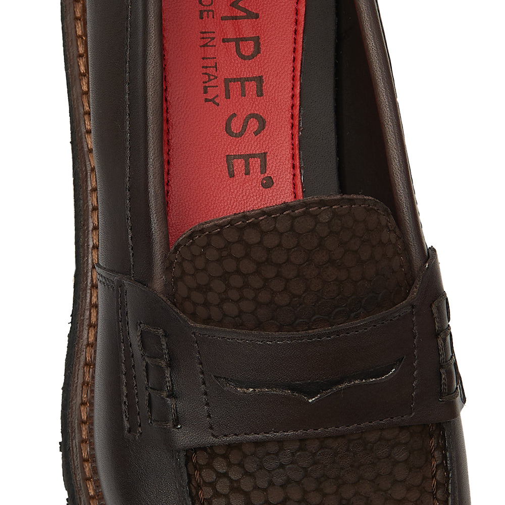 Mocassin Penny Loafer en Cuir Brun Fauve avec Empiècement Texturé à Micro-Points et Semelle à Goussets