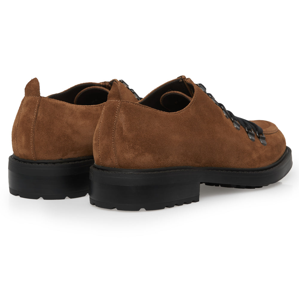 Scarpa Stringata Sportiva in Camoscio Cuoio con Suola Roccia