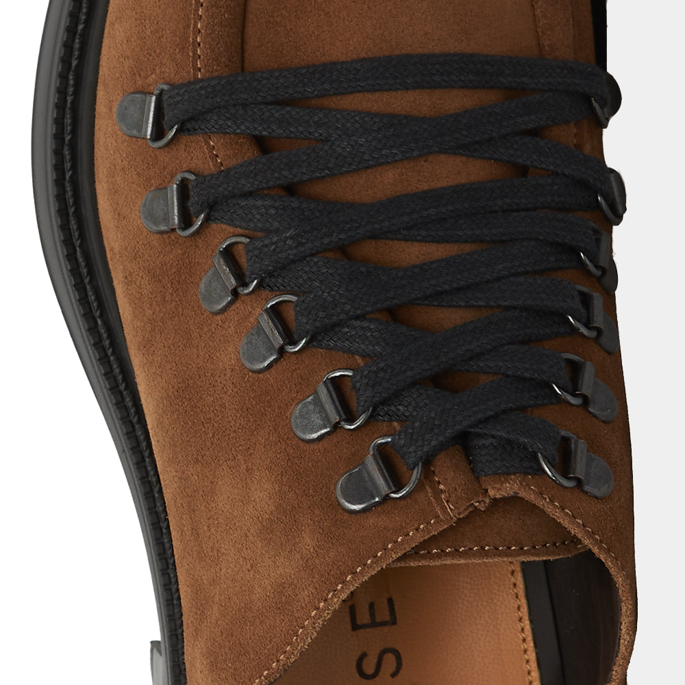 Scarpa Stringata Sportiva in Camoscio Cuoio con Suola Roccia