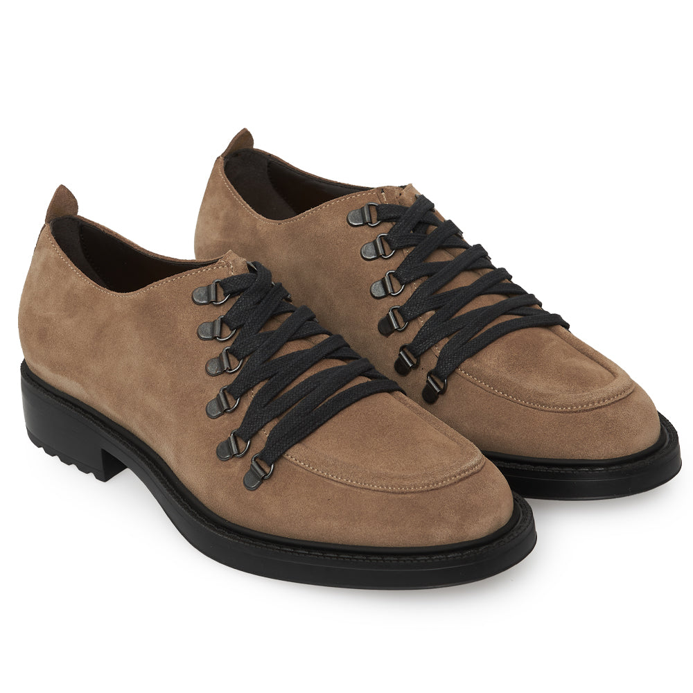 Scarpa Stringata Sportiva in Camoscio taupe con Suola Roccia