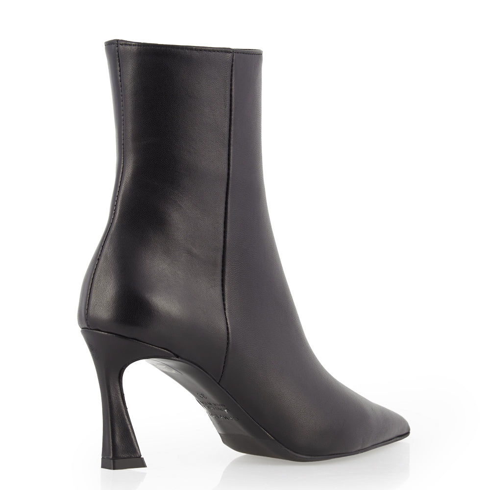 Tronchetto in pelle nera