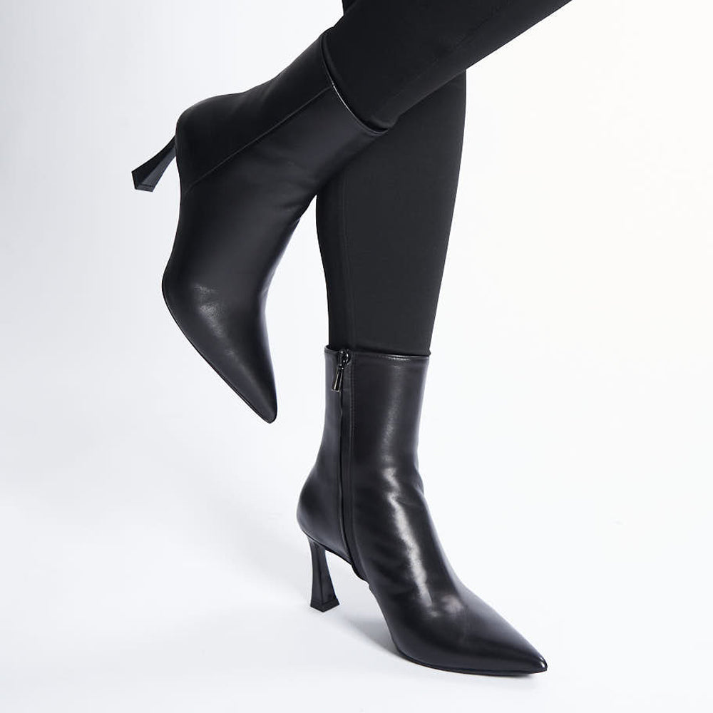 Tronchetto in pelle nera