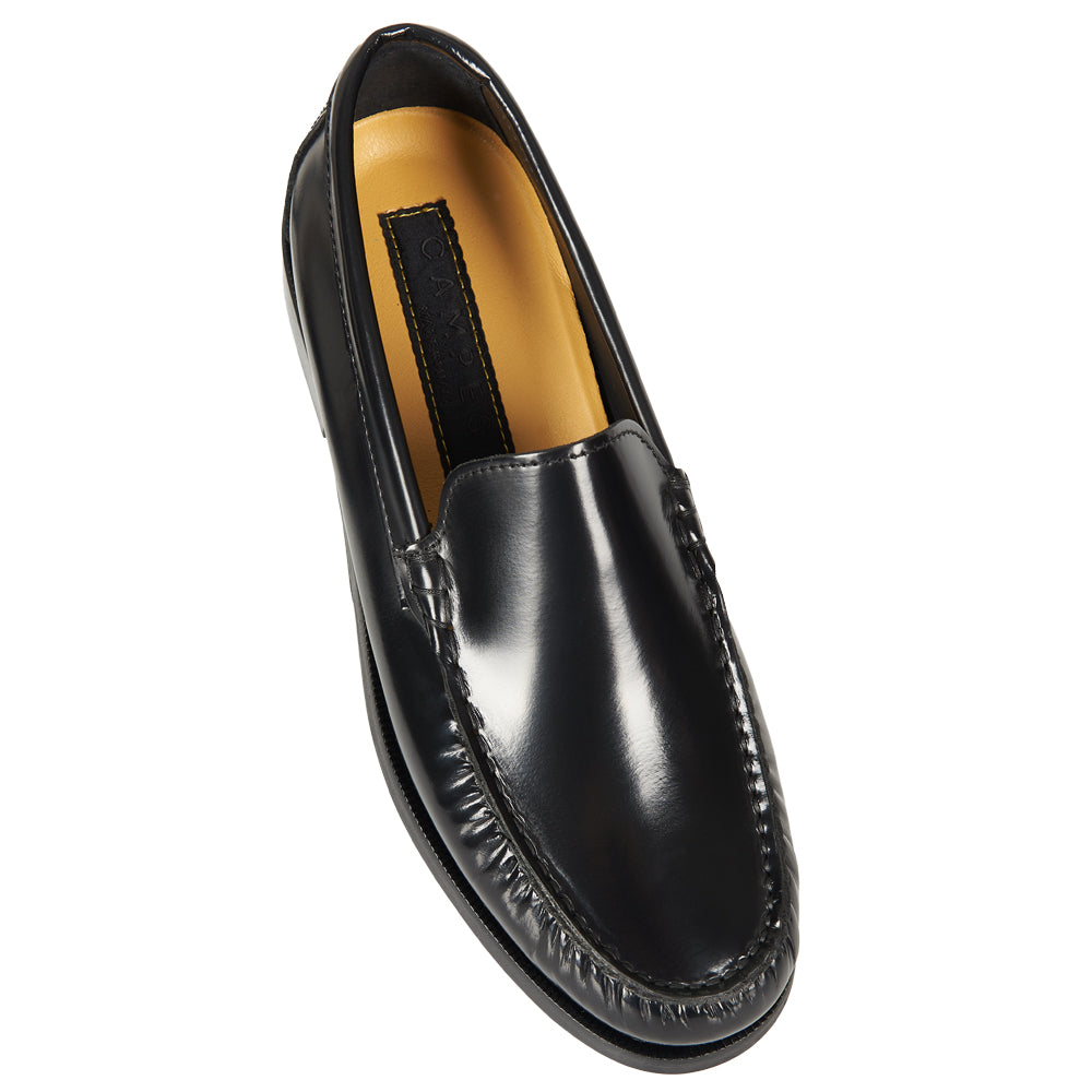 Mocassino classico nero con cucitura a mano