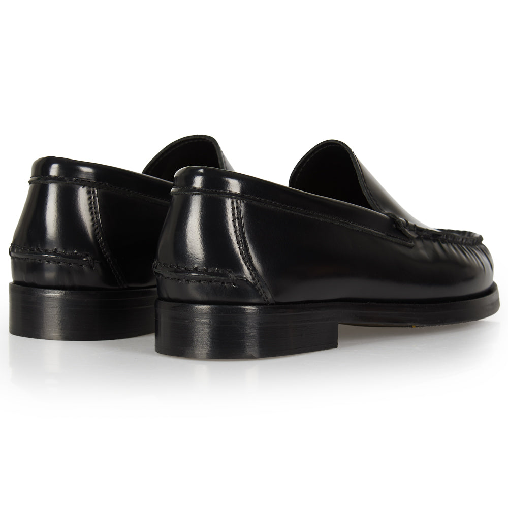 Mocassino classico nero con cucitura a mano