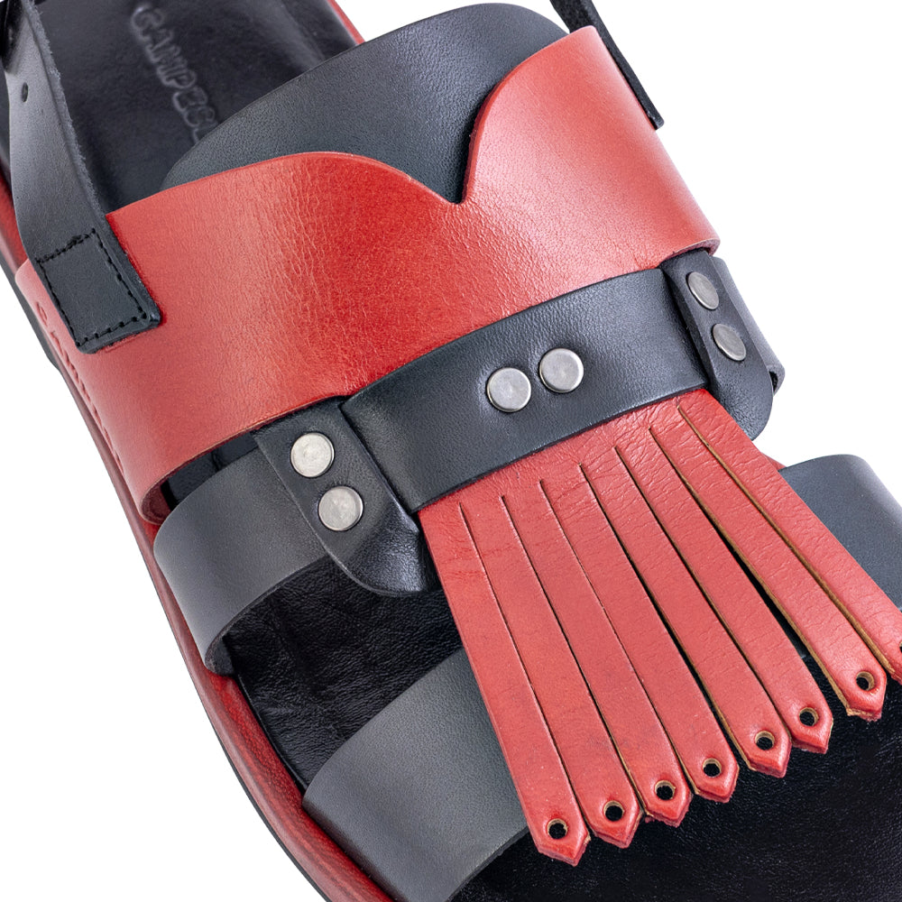 Sandalo con frangia in pelle nero e rosso